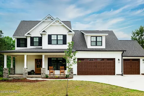 332 Brightleaf Dr, Whispering Pines, NC 28327