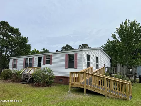 194 Diamond City Dr, Harkers Island, NC 28531