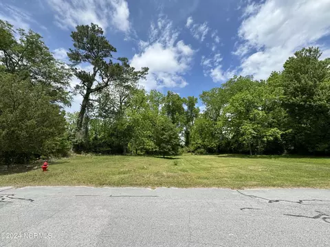 121 Poplar St, Jacksonville, NC 28540