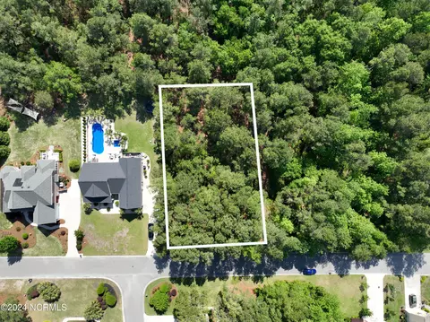 33 Tall Ships Ln, Hampstead, NC 28443