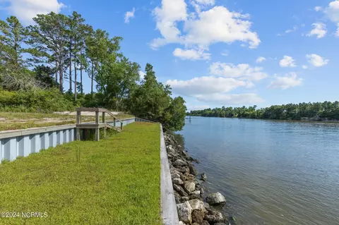 1106 Sea Gate Dr, Newport, NC 28570