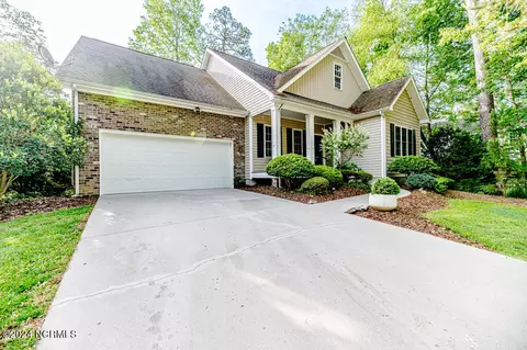 70 Lake View Dr E, Pinehurst, NC 28374 photo 3
