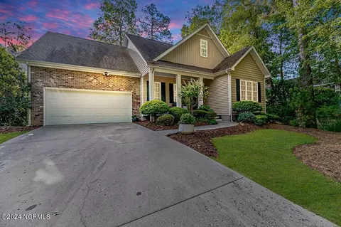 70 Lake View Dr E, Pinehurst, NC 28374 photo 2