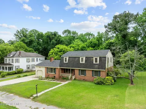 206 W Gray St, Windsor, NC 27983