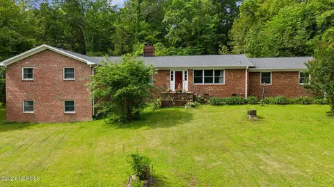231 Elm St, Robbins, NC 27325