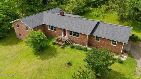231 Elm St, Robbins, NC 27325 photo 2