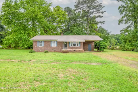 425 Bullard Pit Cir, Autryville, NC 28318