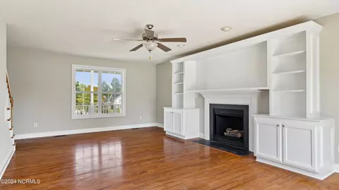 Living - 106 Snowden Ln, Cameron, NC 28326 photo 3 of 4