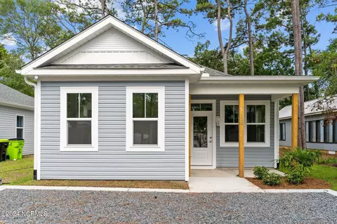 138 NE 75th St, Oak Island, NC 28465