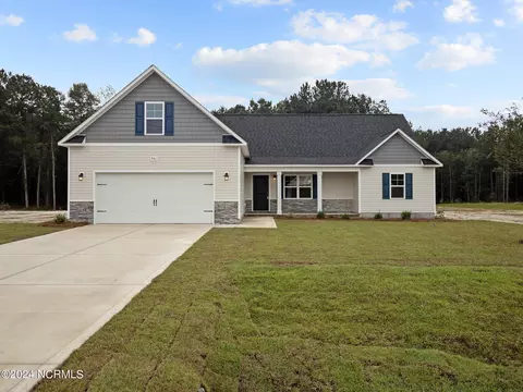 541 Orchard Creek Dr, Richlands, NC 28574