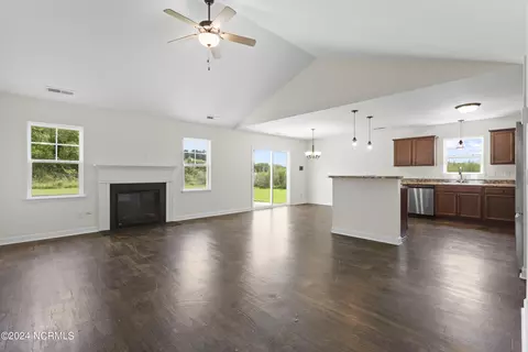 100 Mingo Dr, Richlands, NC 28574 photo 4