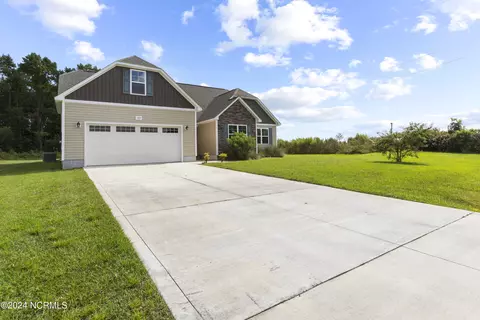 100 Mingo Dr, Richlands, NC 28574 photo 3