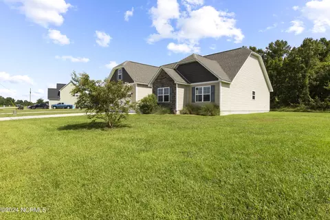 100 Mingo Dr, Richlands, NC 28574 photo 2