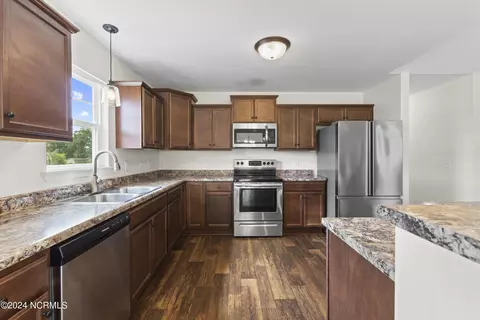 100 Mingo Dr, Richlands, NC 28574 photo 8