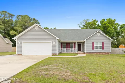 111 Walnut Hills Dr, Richlands, NC 28574