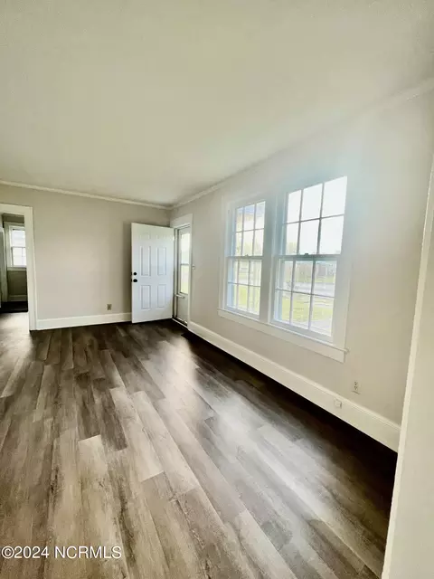 909 Cabarrus St, Edenton, NC 27932 photo 3