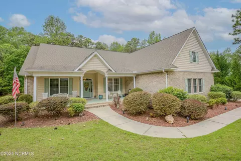 9 Oak Hill Dr, Foxfire Village, NC 27281