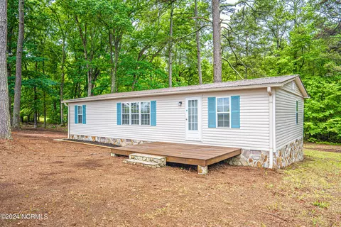 295 Eta Bell Rd, Eagle Springs, NC 27242