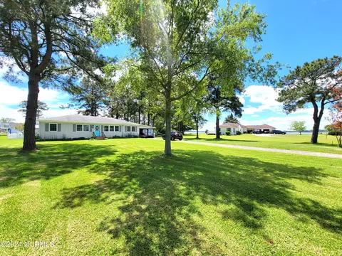 105 Widgeon Dr, Currituck, NC 27929