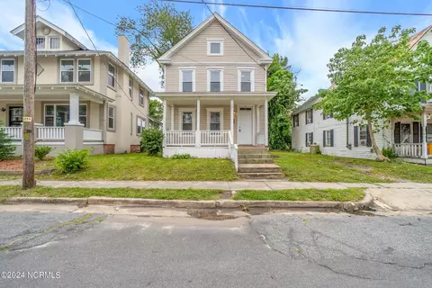 207 W Burgess St, Elizabeth City, NC 27909