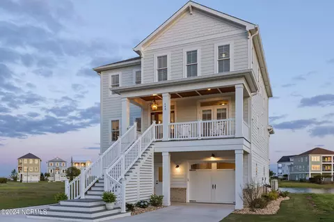 640 Cannonsgate Dr, Newport, NC 28570