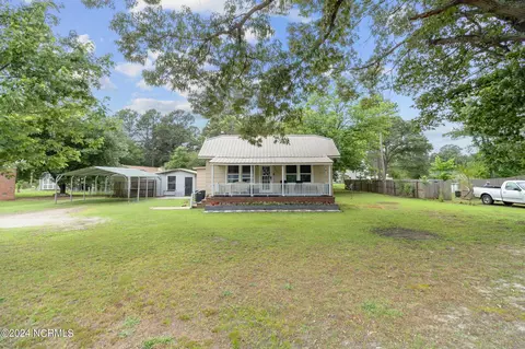 7840 Rockfish Rd, Raeford, NC 28376