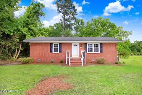 209 Hc Powers Rd, Wallace, NC 28466