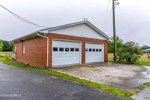 Exterior - 320 White Oak Rd, Eure, NC 27935 photo 4 of 7