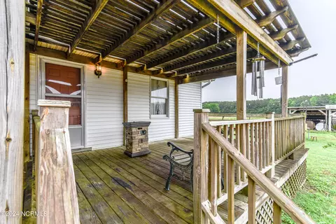 Exterior - 320 White Oak Rd, Eure, NC 27935 photo 6 of 7
