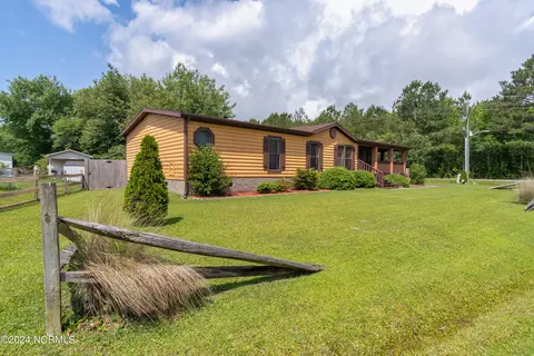 100 Maplecrest Way, Sneads Ferry, NC 28460