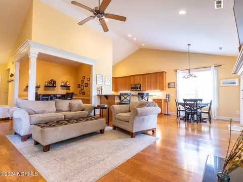 360 Highlands Dr, Hampstead, NC 28443 photo 13