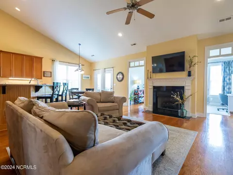 360 Highlands Dr, Hampstead, NC 28443 photo 12