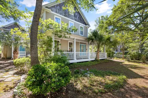 415 N Burrington Ave, Southport, NC 28461