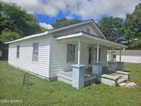 210 E Ward St, Fremont, NC 27830