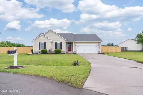 216 Bennett Ln, Richlands, NC 28574