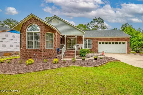 1013 Coral Reef Dr, New Bern, NC 28560