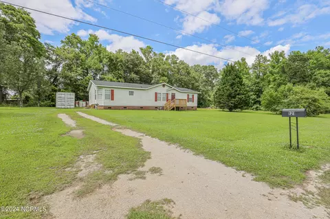 121 Old Beechtree Ln, Jacksonville, NC 28540