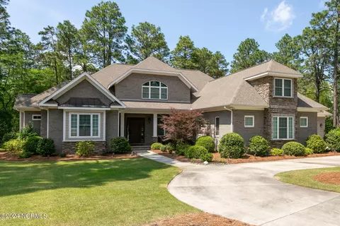 9 Wicker Ln, Pinehurst, NC 28374