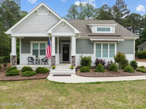 222 Finch Gate Dr, West End, NC 27376