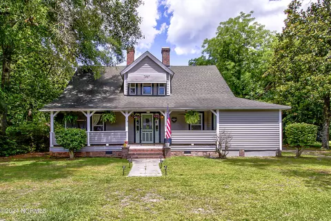 110 N Cowan St, Burgaw, NC 28425