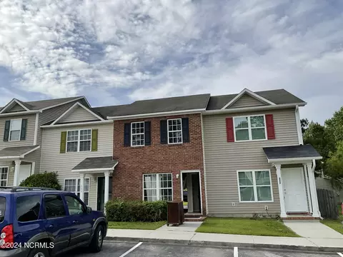 209 Meadowbrook Ln, Jacksonville, NC 28546