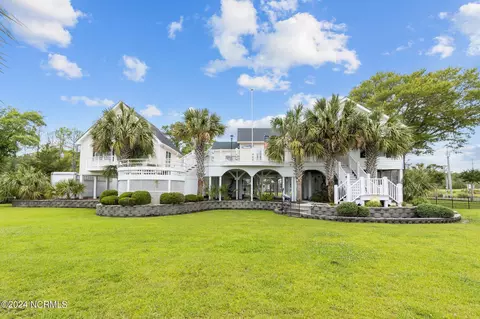 117 Church Gate Ln, Newport, NC 28570