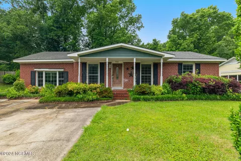113 Brookdale Plz, Jacksonville, NC 28546