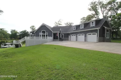 221 Bayside Dr, Cape Carteret, NC 28584