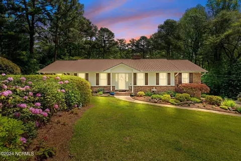 105 Ben Nevis Cir, Southern Pines, NC 28387