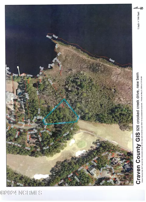 926 Crooked Creek Dr, New Bern, NC 28560
