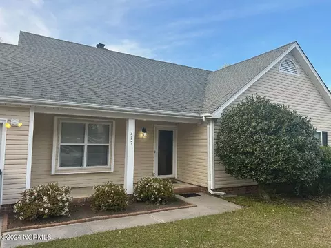 215 Audubon Dr, Jacksonville, NC 28546