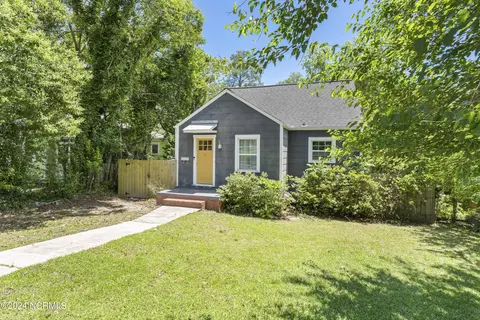 2214 Princess Place Dr, Wilmington, NC 28405