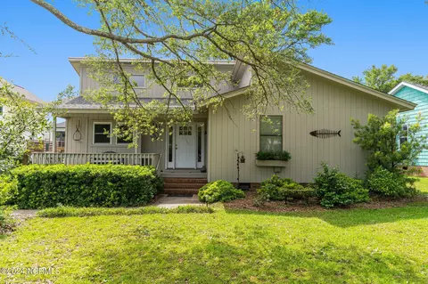 111 SE 19th St, Oak Island, NC 28465