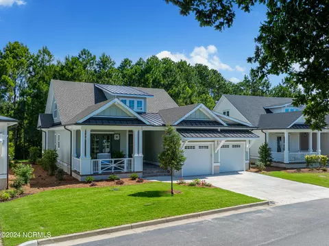 3824 Reserve Club Dr, Southport, NC 28461